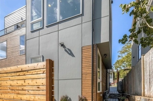 Building Photo - Stunning 2 Bedroom Modern Townhouse in Magnolia, Available Now!