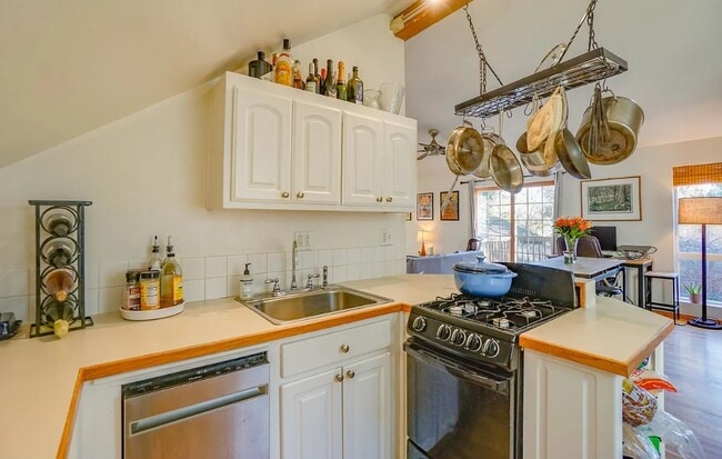 Photo - 3440 SW Falcon St Unidad B