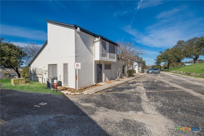 Building Photo - 1101 Parkview Dr Unit B15 Rental