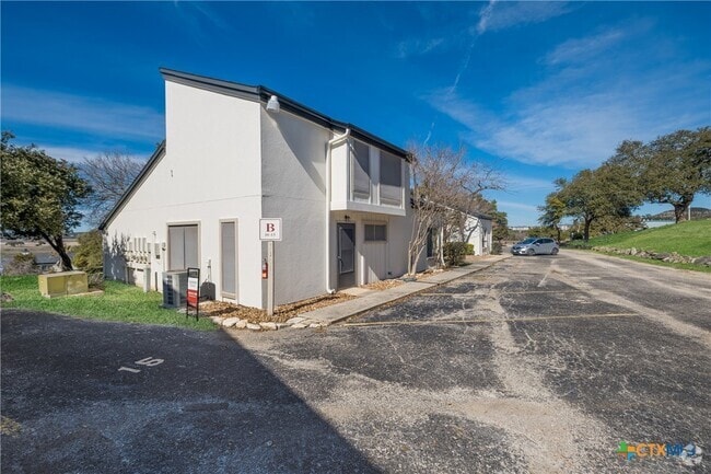 Building Photo - 1101 Parkview Dr Unit B15 Rental