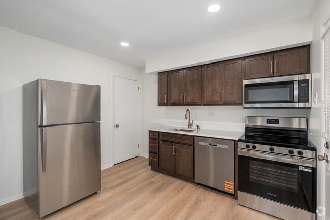 2BR, 1BA - 945SF - Kitchen