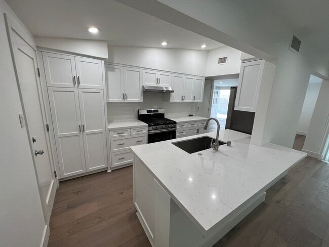 Photo - 1164 Shelburn Ln