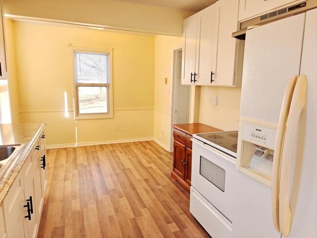 Photo - 36122 Booth St