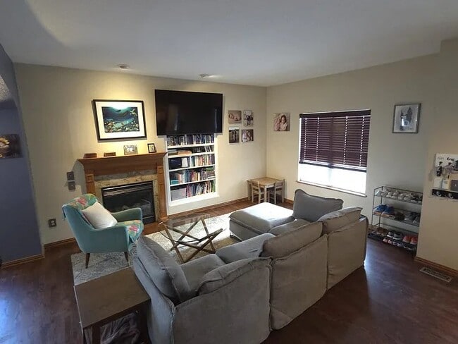 Photo - 5215 Stuart St