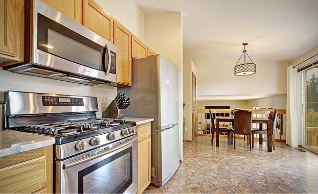 Photo - Enjoy sweeping territorial & mountain views