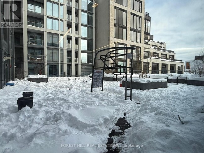 Photo - 2020 Bathurst St Unit 737