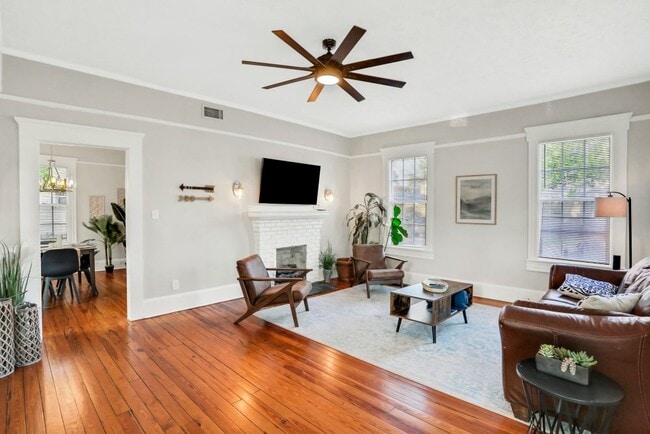 Photo - 1104 Lasalle St