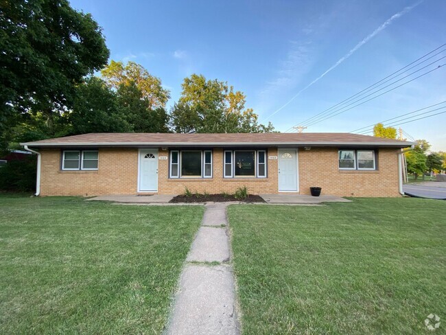 Building Photo - 1402/1404 Hillcrest Drive Unit 1404 Hillcrest Drive Rental