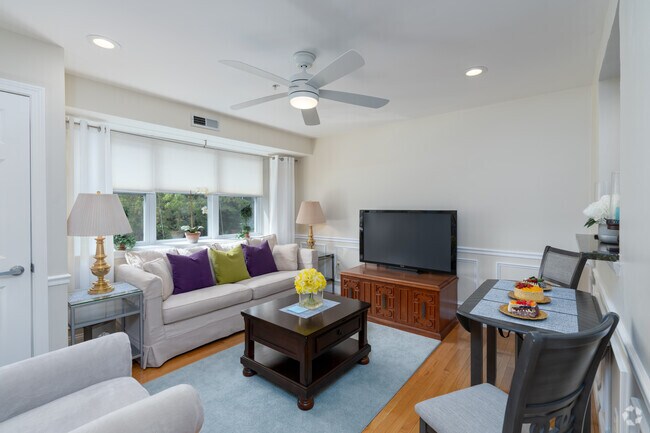 2BR, 1BA - 771SF - Living Room