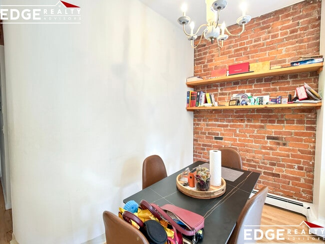 Photo - 390 Riverway Unidad 19