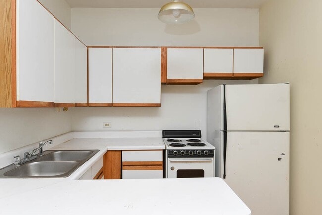Building Photo - 634 W Barry Ave Unit A06C Rental