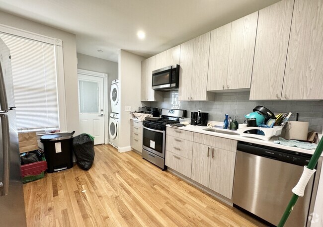 Building Photo - 20 Howell St Unit uni3 4-bed 1-bath Rental