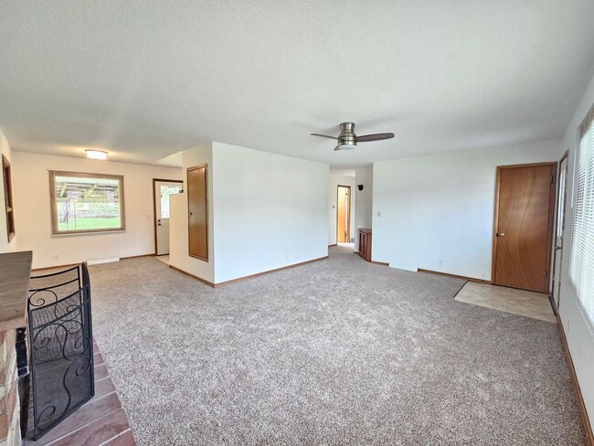 Photo - $2,300 - 4 Bed / 2 Bath Beautiful Home in ...