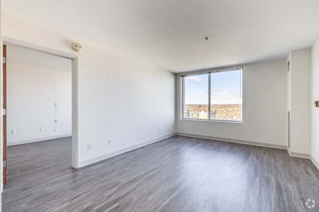 2 habitaciones, 2 baños - 904 pies cuadrados - Sala de estar - Courthouse Square - A 55+ Community