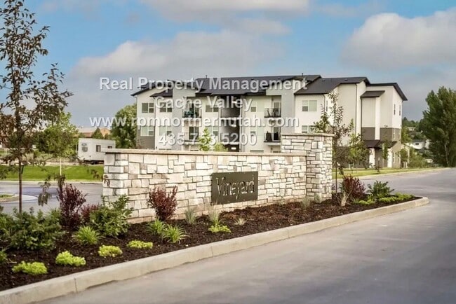Building Photo - 163 E 550 N Unit 163 E 550 N