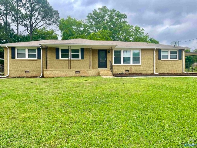 Building Photo - 304 Meadowbrook Dr SE Rental