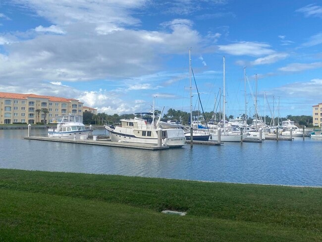 Photo - 14 Harbour Isle Dr W Unidad 106