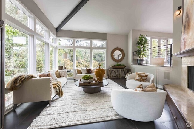Building Photo - Stunning 4-Bedroom, 4-Bathroom Luxury Home...