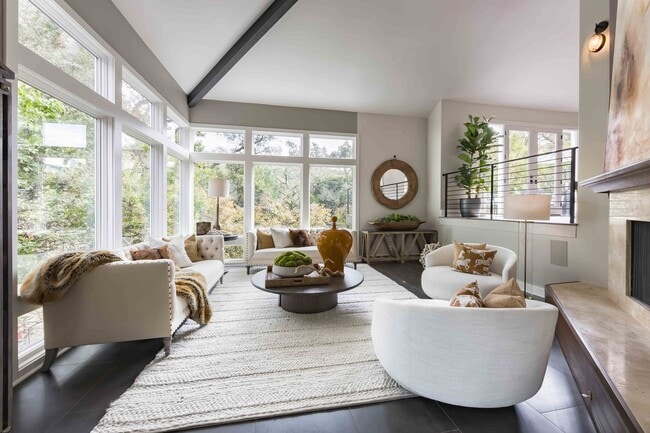 Stunning 4-Bedroom, 4-Bathroom Luxury Home... - Stunning 4-Bedroom, 4-Bathroom Luxury Home...