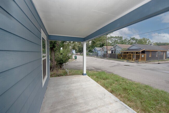 Photo - 2802 Canfield St