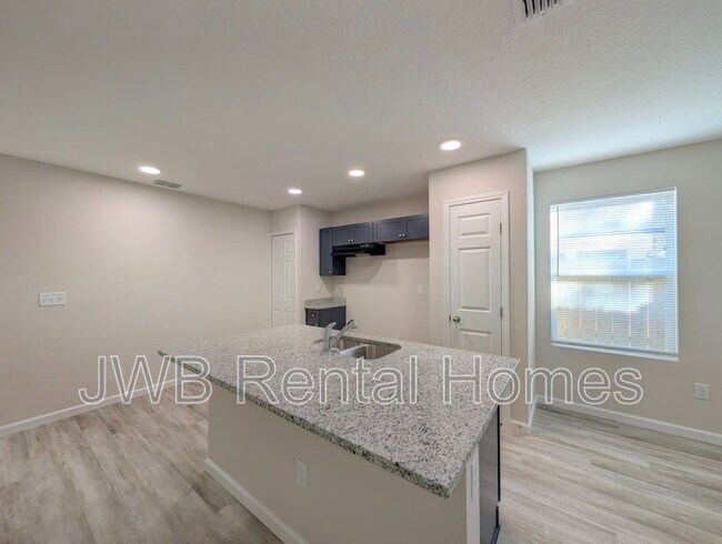 Photo - 445 Phelps St