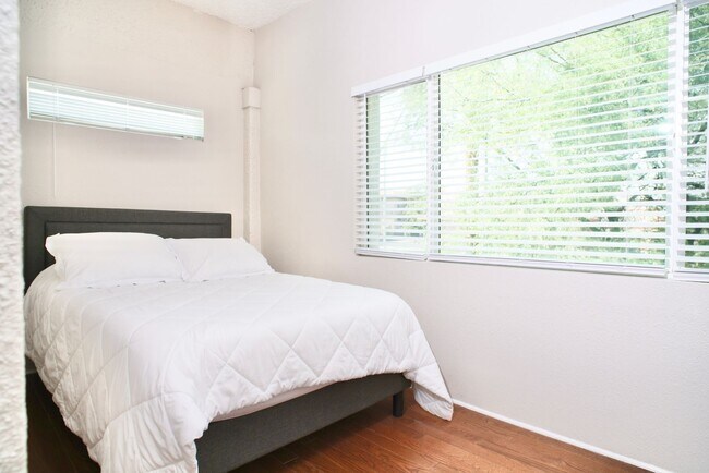 Photo - Furnished 2 Bedroom walking distance to Historic 4th Ave! Unit 14