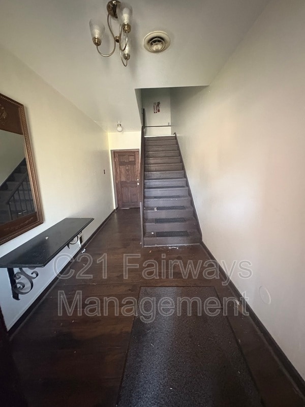 Photo - 528 St Clair Ave
