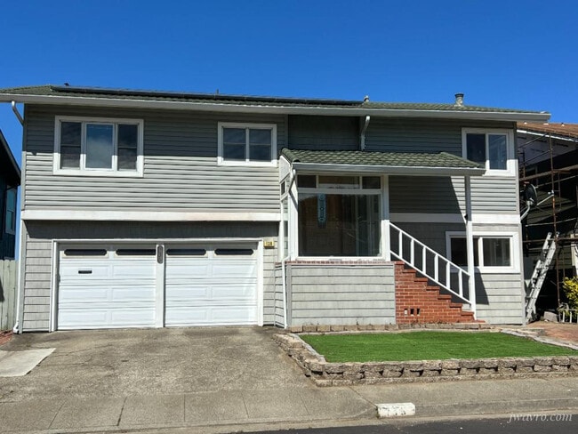 Building Photo - 136 Lassen Dr Rental