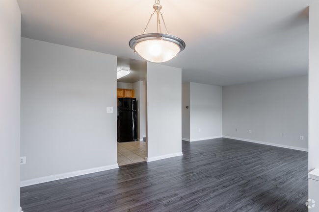 2 BR, 2 BA - 825 SF