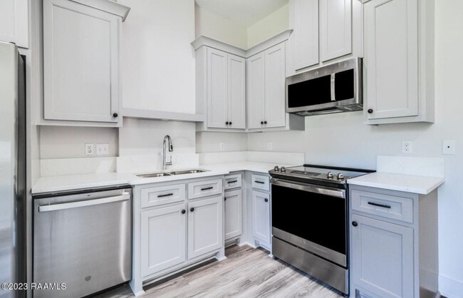 Photo - 108 E Broussard St Unit 114