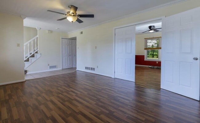 Photo - 25 Williamsburg Ct