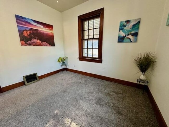 Photo - 2 bed, 1 bath home for rent in Waterloo