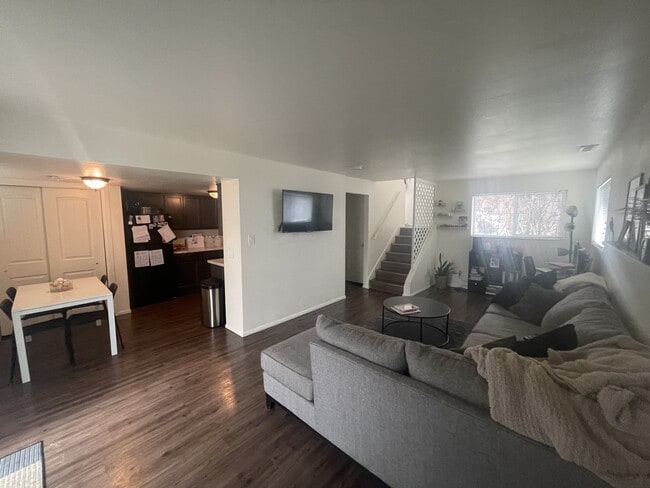 Photo - 665 E Malibu Dr