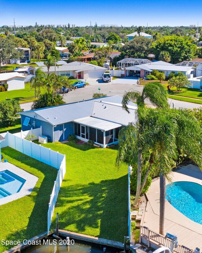 Photo - 409 Finch Dr