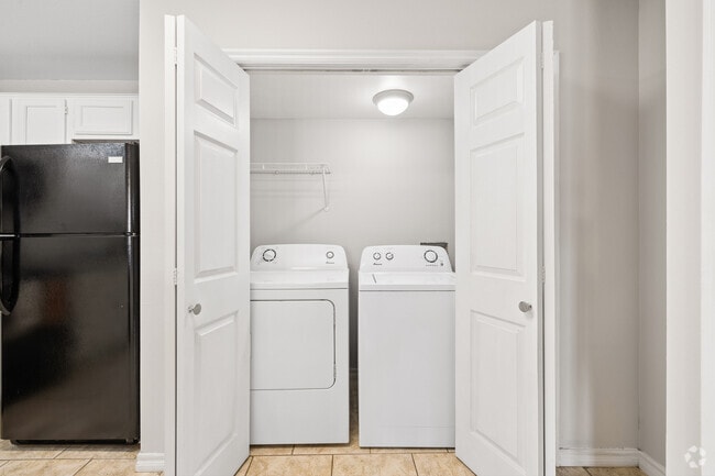 1BR, 1BA - 740SF - Laundry