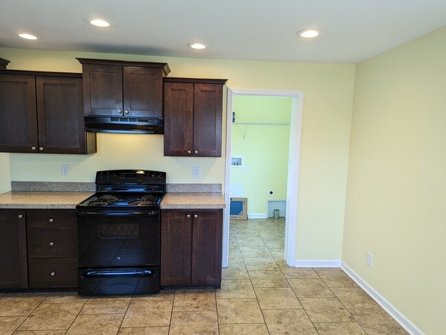 Photo - 8073 River Rd SE