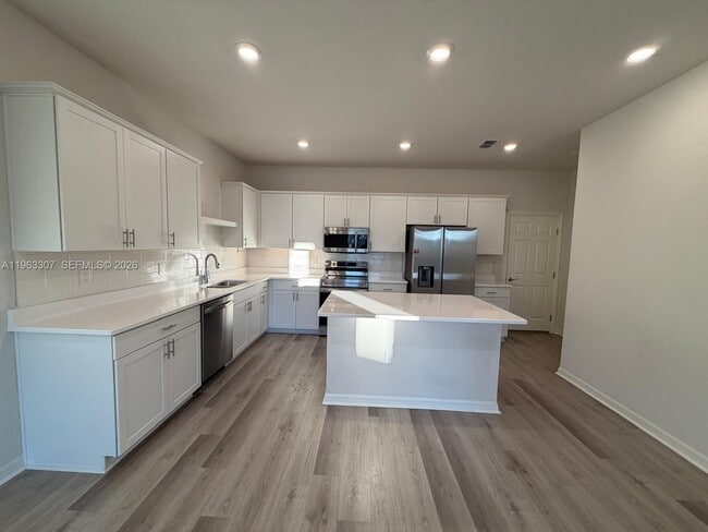 Building Photo - 415 Crossings Ave