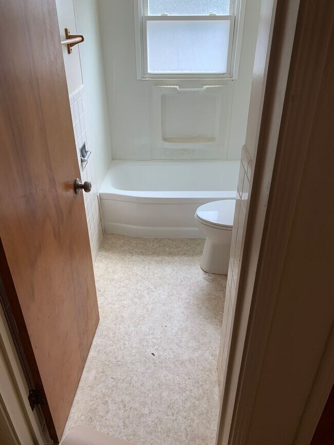 Photo - 2 Bedrooms & 1 Bathroom - East end of Bar... Casa