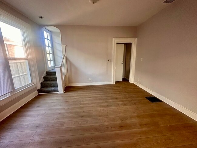 Photo - 325 N Gladstone Ave