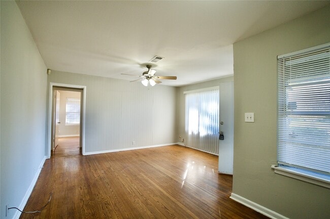 Photo - 8733 Robindell Dr