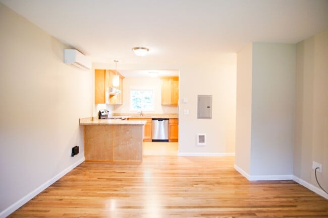 Photo - Updated Vintage 2Bed Courtyard Flat w/ AC & DW by Mt. Tabor! Unidad 932