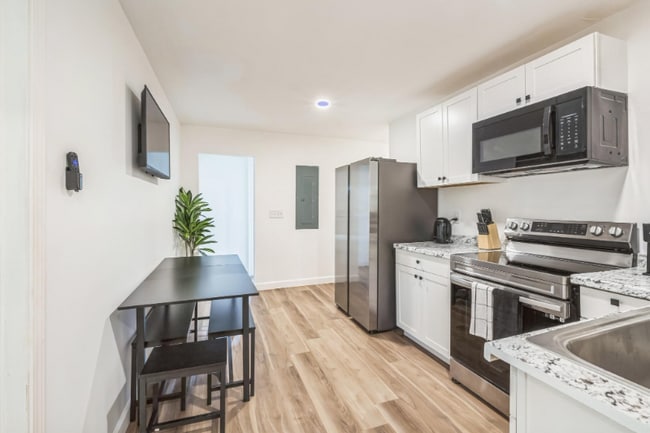 Photo - 364 Adelle St SE