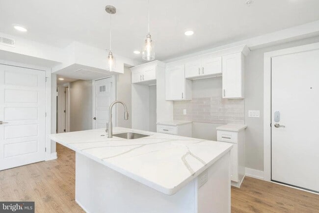 Building Photo - 2304 N 9th St Unit 200 Rental