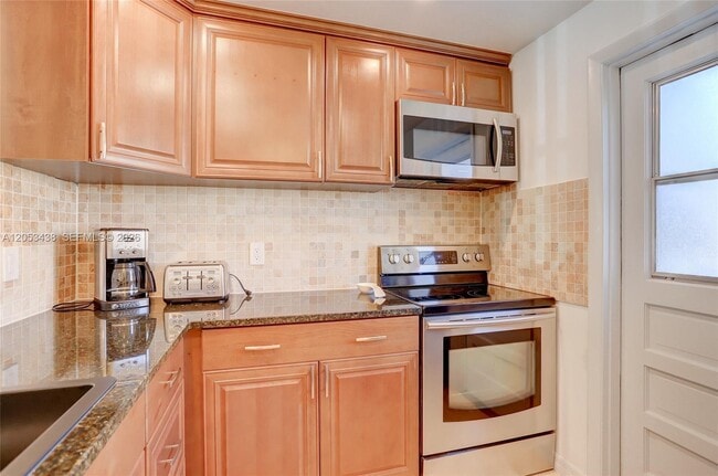 Photo - 2212 NE 1st Way Unit 101