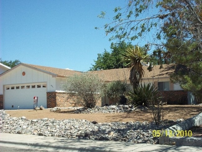 Building Photo - 2735 Ardis Dr