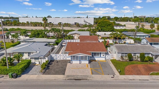 Building Photo - 1541 NE 15th Ave