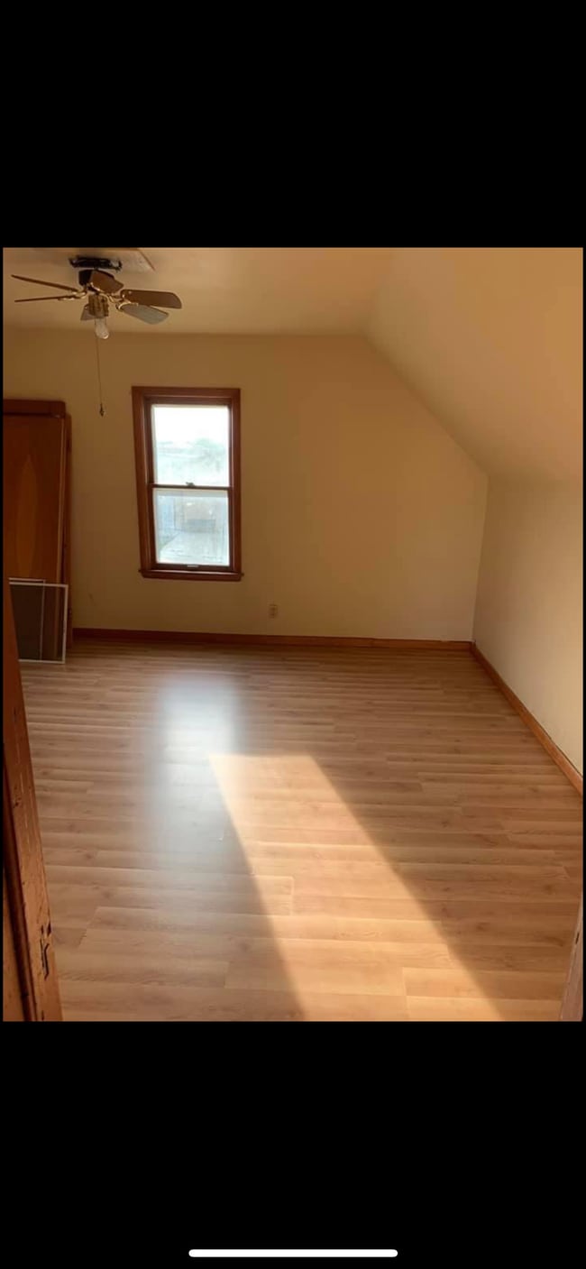 Photo - 208 Maple St