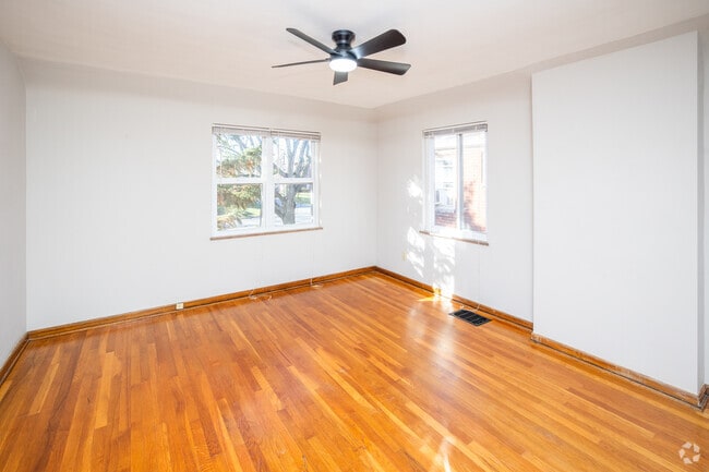 2BR, 1BA - 1,062SF - B - Bedroom - 1656-1662 Northwest Blvd