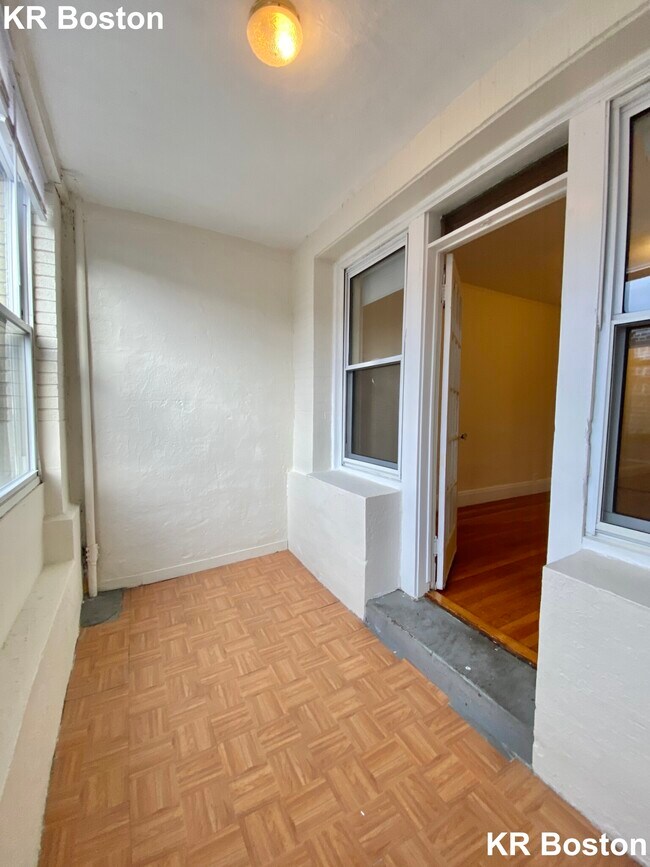 Photo - 1662 Commonwealth Ave Unidad #12