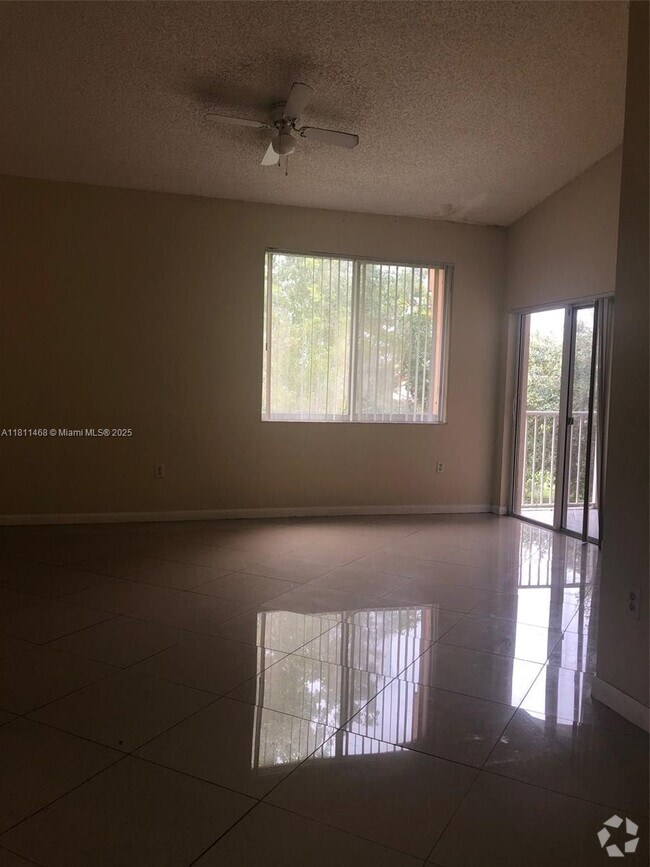 Building Photo - 6992 SW 39th St Unit I201 Rental